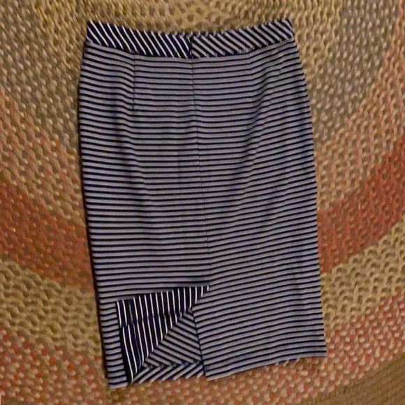 Knee length pencil skirt - Picture 2 of 3